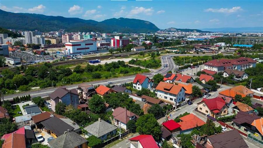 Film! Ansamblu multifunctional cu potential: rezidential, comercial si investiti - 17