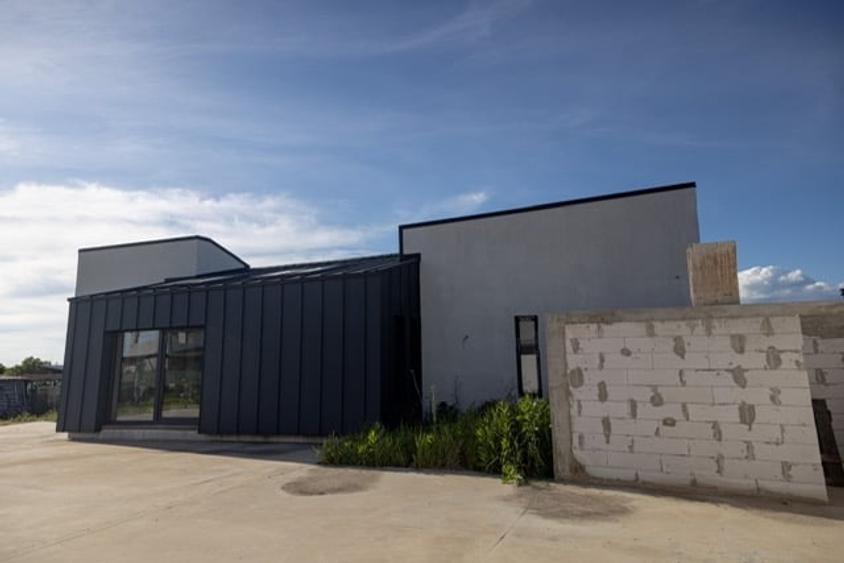 MOCIRA casa pe 1 nivel semifinisata 130mp utili cu teren 5.5ari! - 5