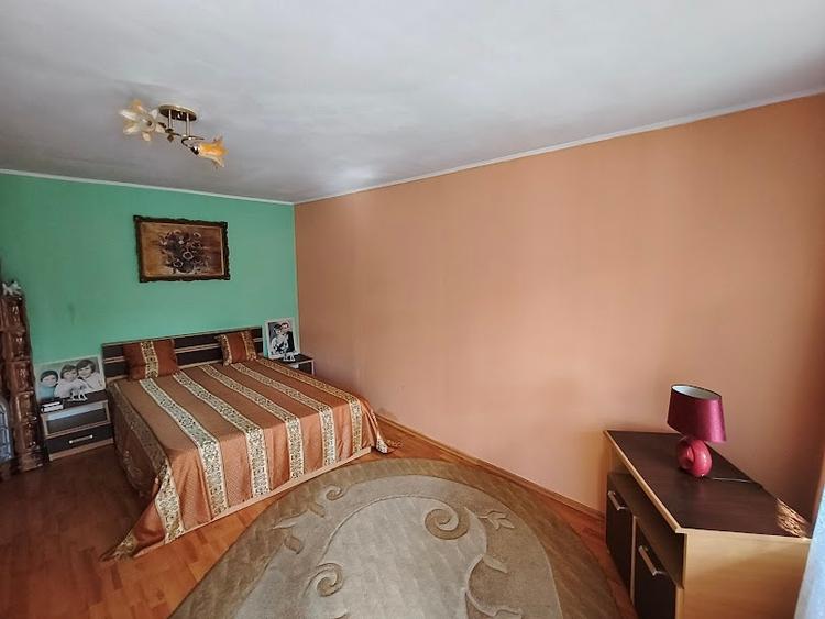 Casă cu 3 camere cu Canalizare în Poiana Țapului
