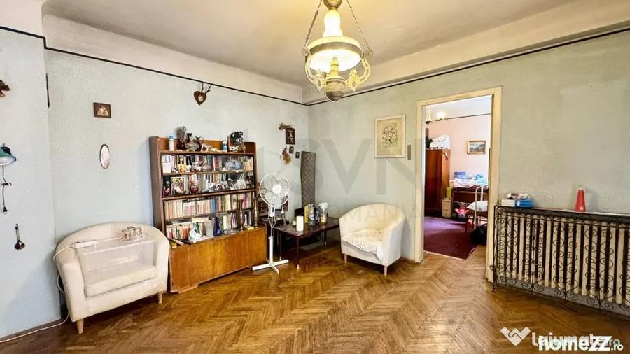 Apartament cu 3 camere semidecomandat în Armeneasca