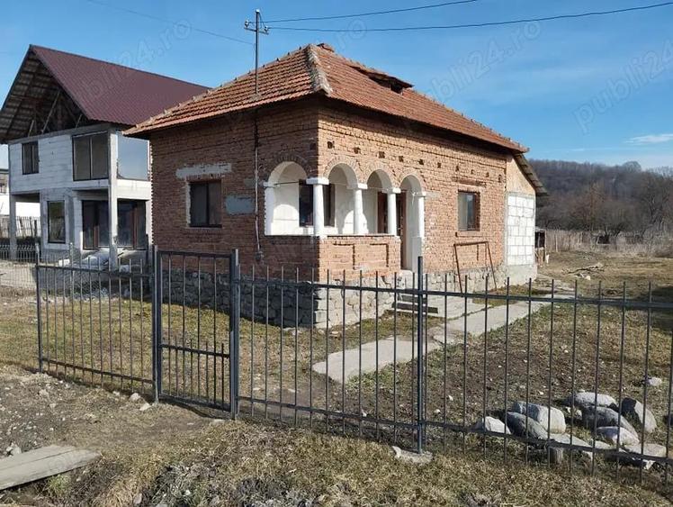 Casa de vanzare cu toate utilita?ile - 1
