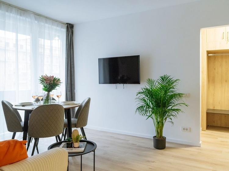 VAND APARTAMENT 2 CAMERE, BULEVARDUL I.C. BRATIANU, PRETABIL INVESTITIE - 24