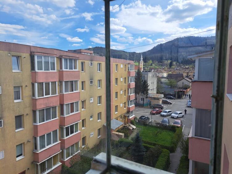 Particular: vand Apartament 2 camere semidecomandat in Municipiul Sacele, strada Episcop Popeea nr 29 , etaj 4/4,bloc izolat termic - 4
