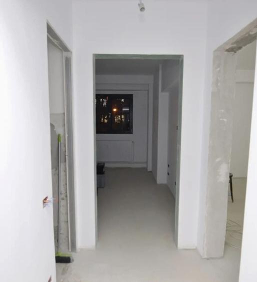 Apartament cu 3 camere decomandat în Tineretului