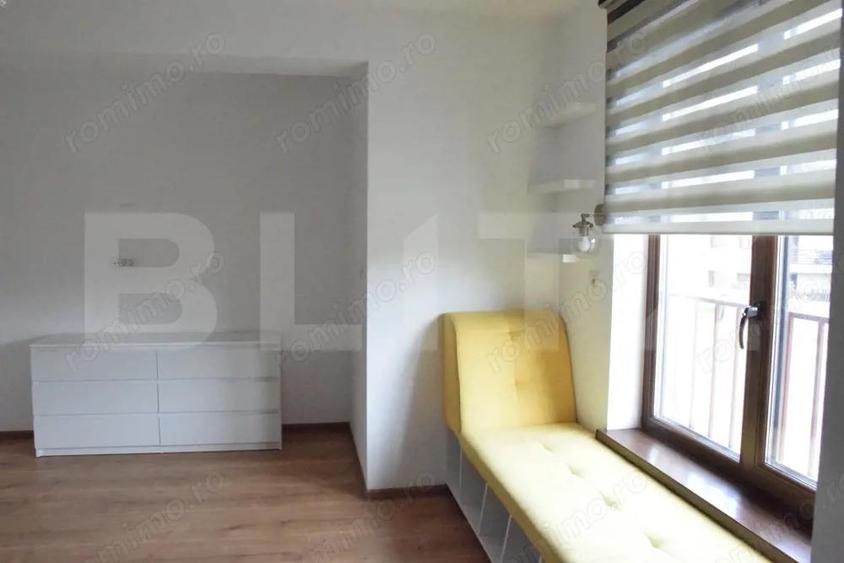Apartament cu 5 camere, 3 bai, curte situat in vila, zona Tractorul - 2
