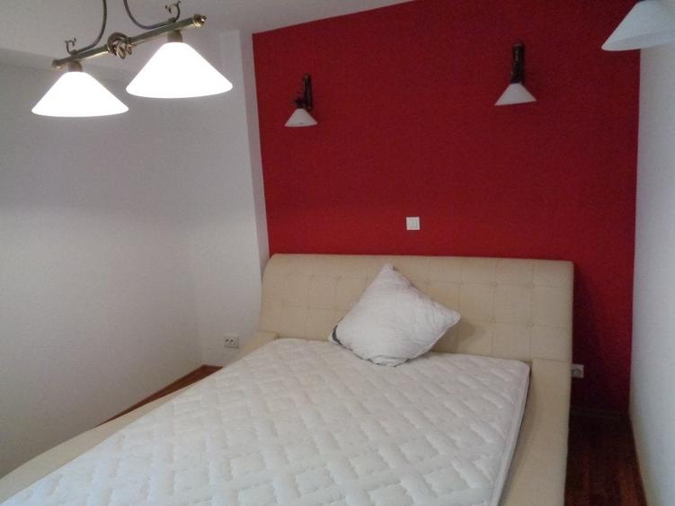 Apartament 3 camere, Centru, etaj 2, mobilat, centrala - 12