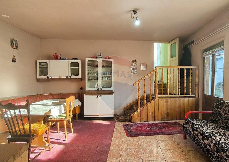 Casa 3 camere si 1400 mp teren in Brateiu - jud. Sibiu - 4