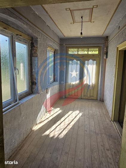 Casă cu 4 camere cu Teren 1963 Mp în Central