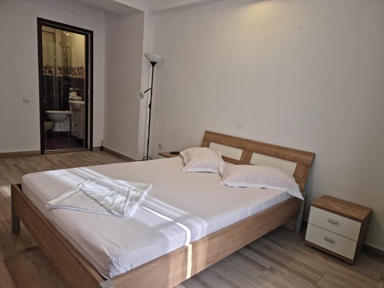 Mamaia Sat_vila 6camere cu bai proprii,pret 3000E - 9