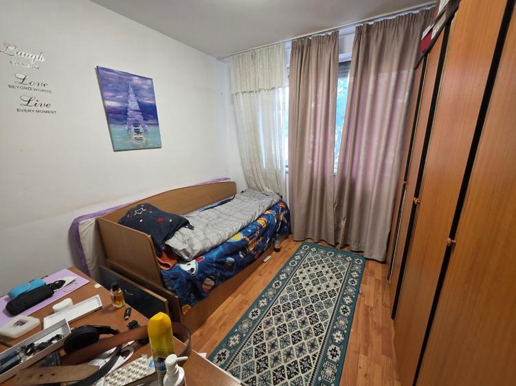 Liviu Rebreanu intersectie 1 Decembrie 1918, langa Auchan Titan, Poarta 4 - 16