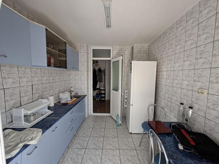 Apartament 2 camere et. 1 Carol Davila decomandat, confort 1 + Garaj. Proprietar - 5
