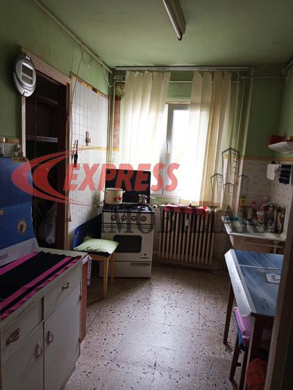 Titan, Nicolae Grigorescu, Postavarul, Parc IOR - 3