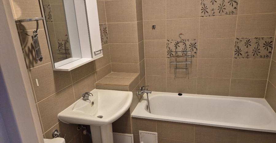 Proprietar , inchiriez apartament , renovat , 4 camere ,zona buna. - 16