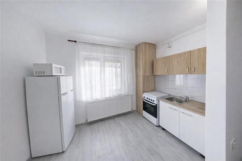 Garsoniera practica,Central: vis-a-vis de Universitatea Transilvania,Brasov - 2