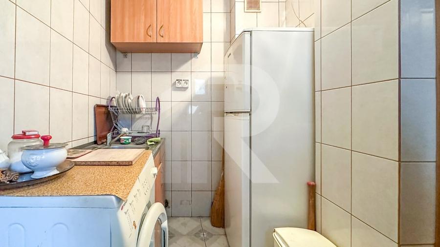 Doamna Ghica, Luntrei - garsoniera de vanzare, COMISION 0 - 5