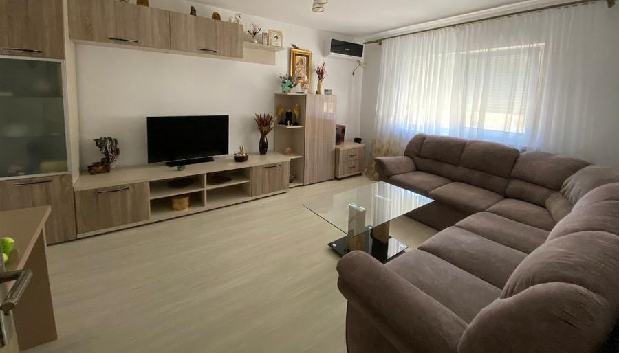 Proprietar,vând sau schimb apartament în Constanța, Faleză sud(Poarta6) cu  casă - 5