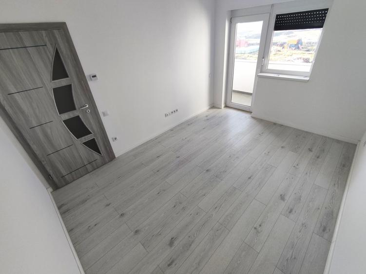 Penthouse 2 camere, 2 terase de 40 mp, lift, incalz pardoseala, baie cu geam - 2