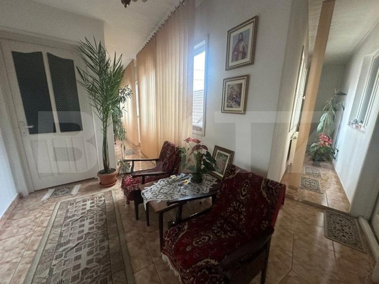 Imobil cu 12 camere/2 spatii comerciale, 210/283 mp, zona-semicentrala - 1