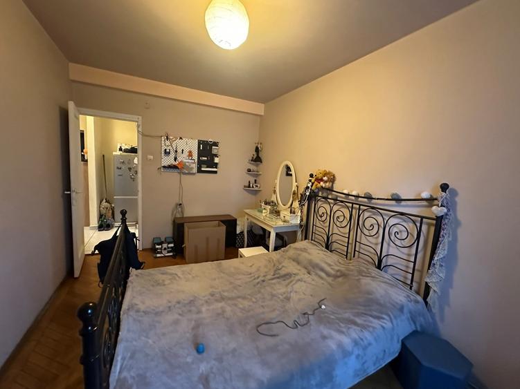 Apartament cu 3 camere semidecomandat în Bucureștii Noi