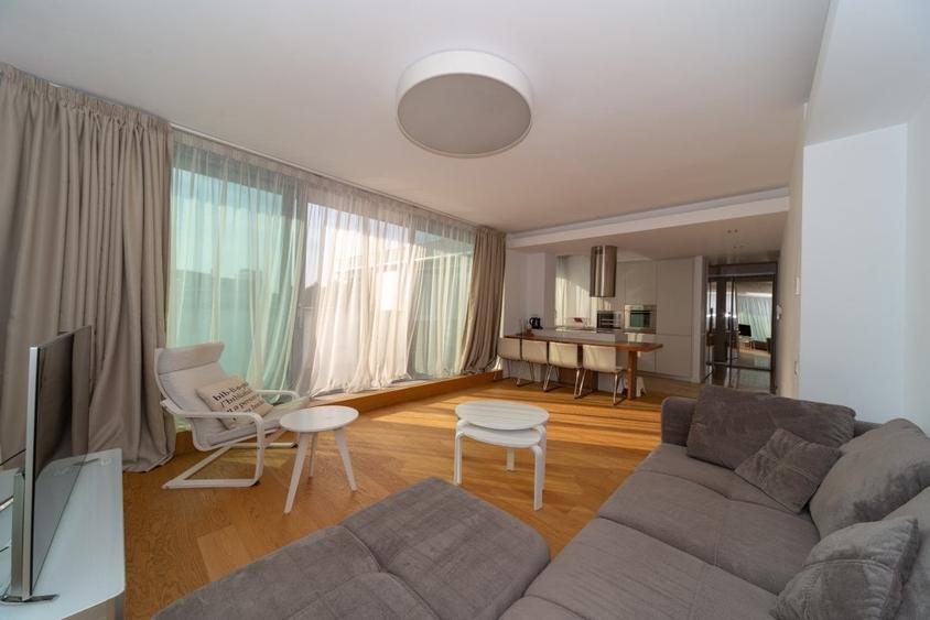 PENTHOUSE CU PRIVELISTE! - 1