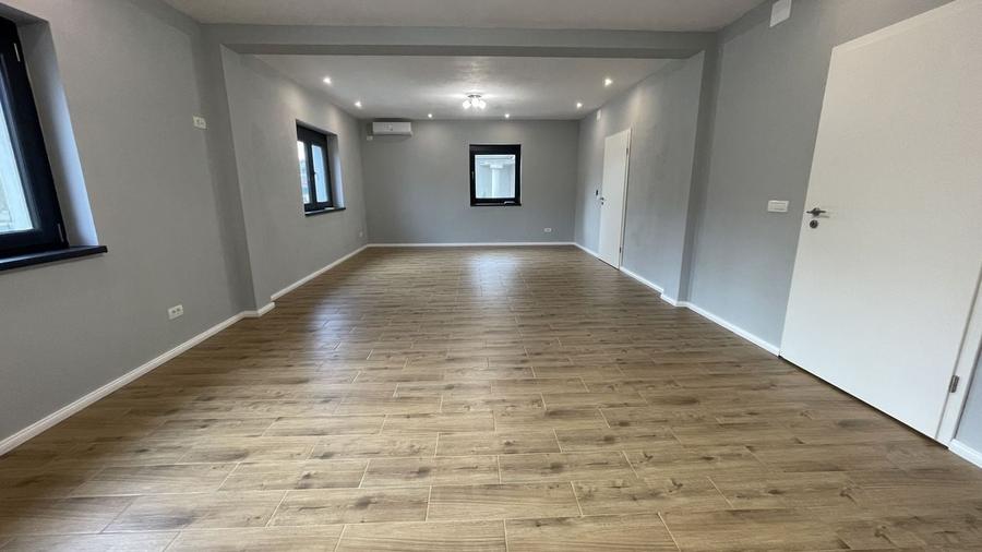 Casa spatioasa,amenajata in zona Lipovei - 7