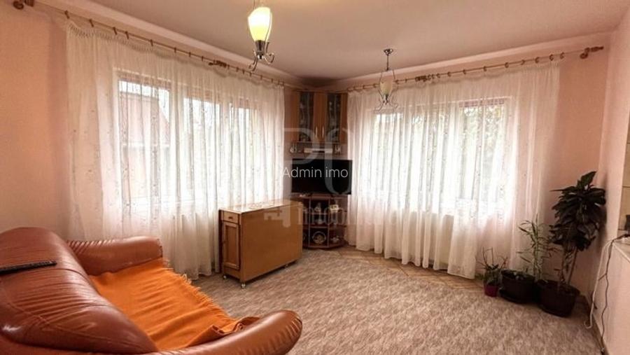 Casa 7 camere de vanzare in Floresti