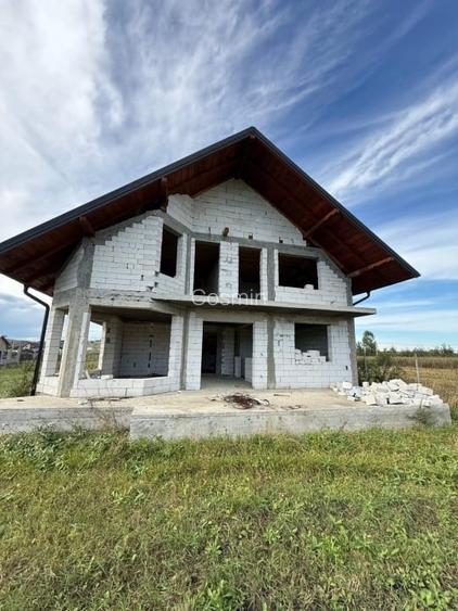 Casă spațioasă cu grădină generoasă de 12 ari – ideală pentru familie!