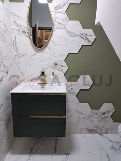 Casa, Curte Comuna, Zona Centrală!! - 9