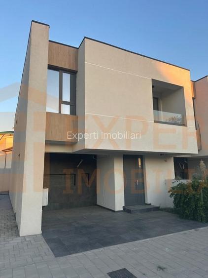 Vila deosebita de vanzare - zona Mamaia Nord pe malul lacului