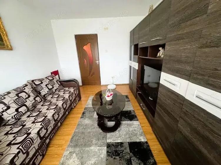 Apartament cu 4 camere decomandat în Drăgănești-Olt