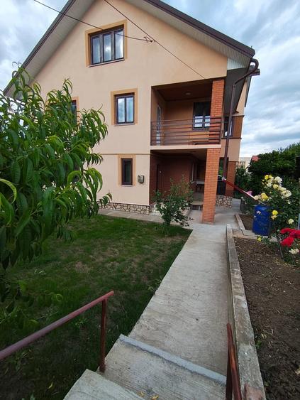 Casă cu 4 camere în Central