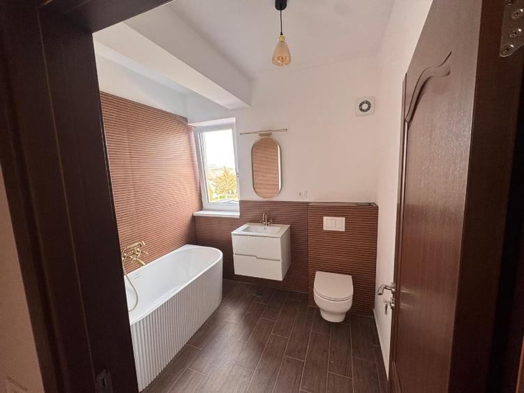 Casă cu 3 camere cu Canalizare în Lumina