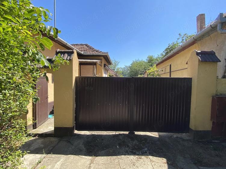 Casă cu 5 camere cu Teren 1353 Mp în Central