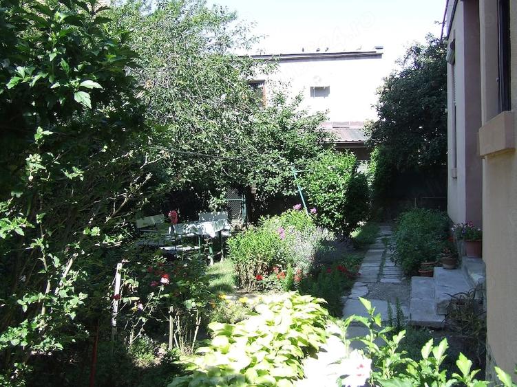 Casă cu 3 camere cu Teren 200 Mp în Central