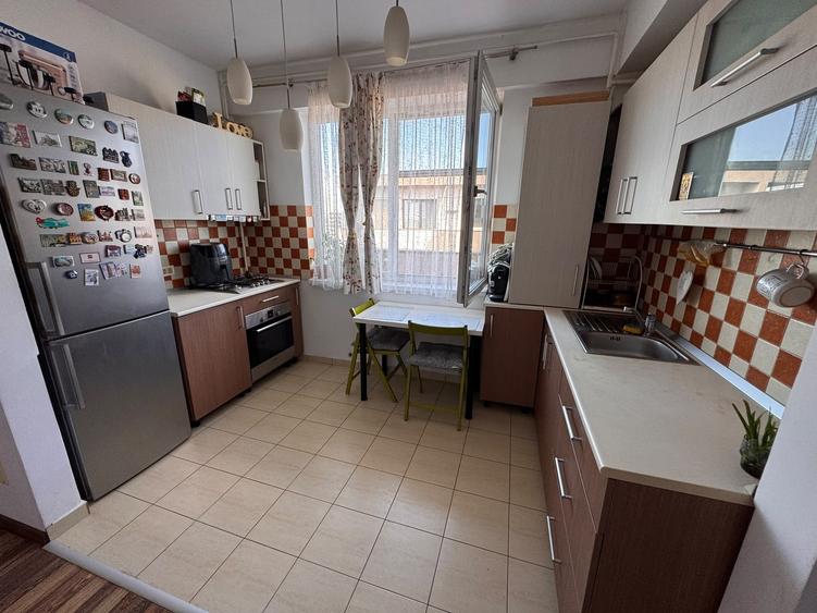 Apartament cu 2 camere decomandat în Drumul Taberei