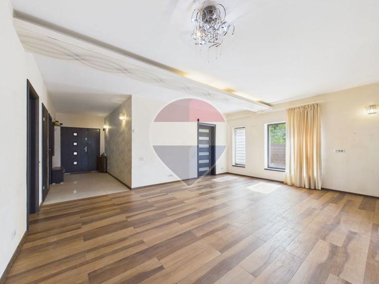 Casă individuală cu 4 camere cu Teren 565 Mp în Central
