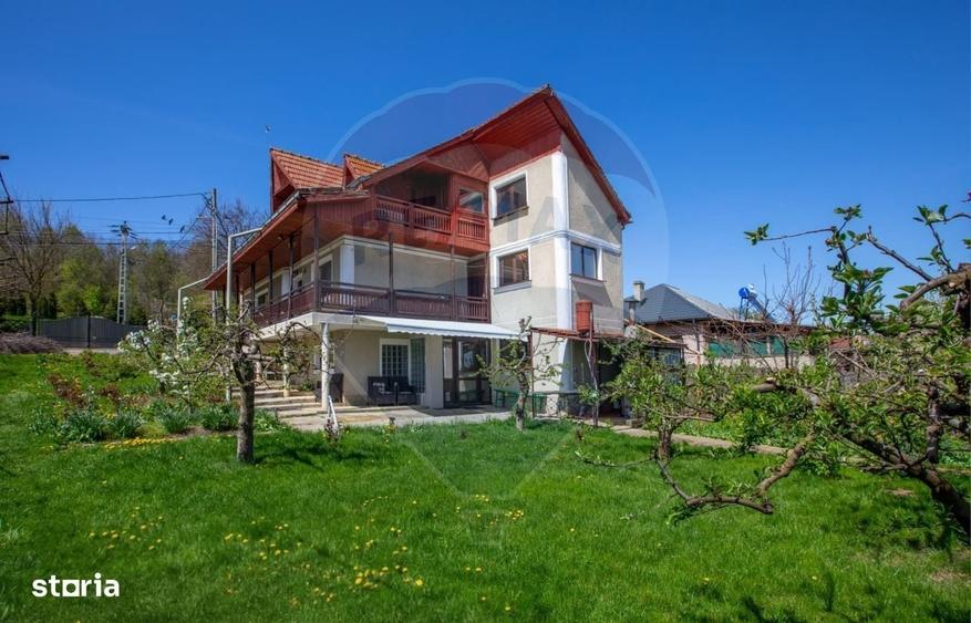 Casă cu 3 camere cu Teren 1251 Mp în Săucești