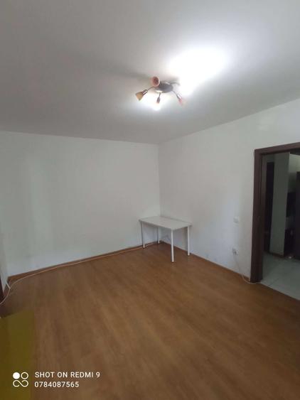 Apartament cu 2 camere semidecomandat în 1 Mai