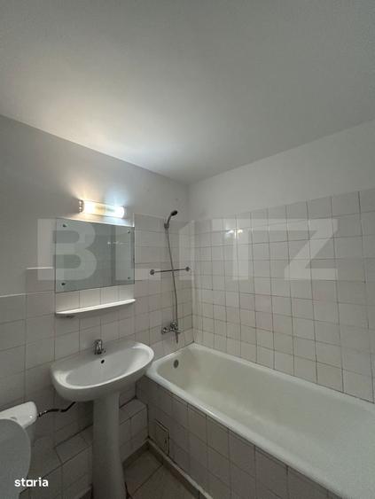 Apartament cu 3 camere semidecomandat în 1 Mai