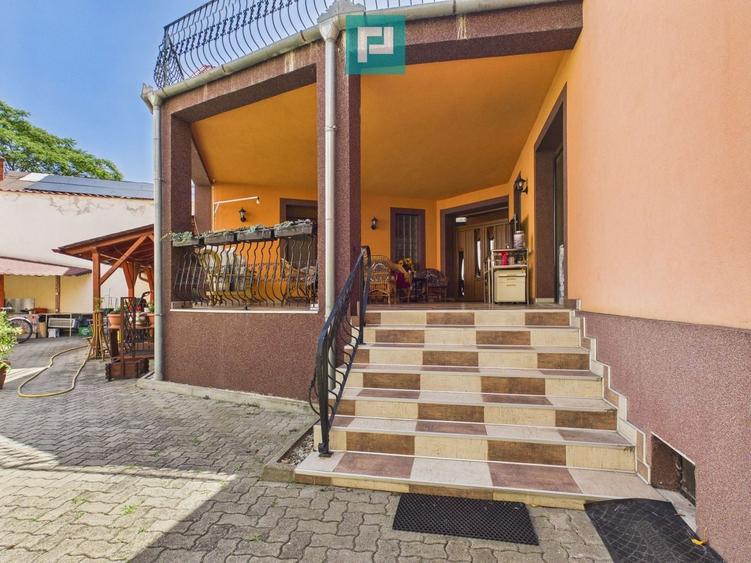 Casă individuală cu 6 camere cu Canalizare în Ultracentral
