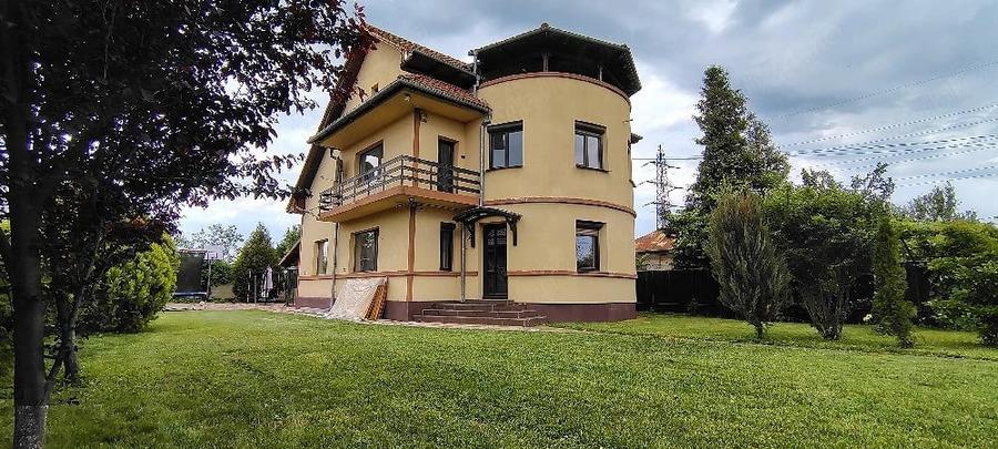 Casă cu 3 camere cu Teren 2000 Mp în Central