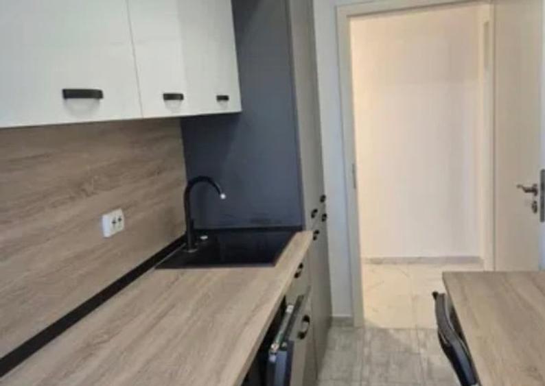 Apartament cu 2 camere decomandat în Sisești
