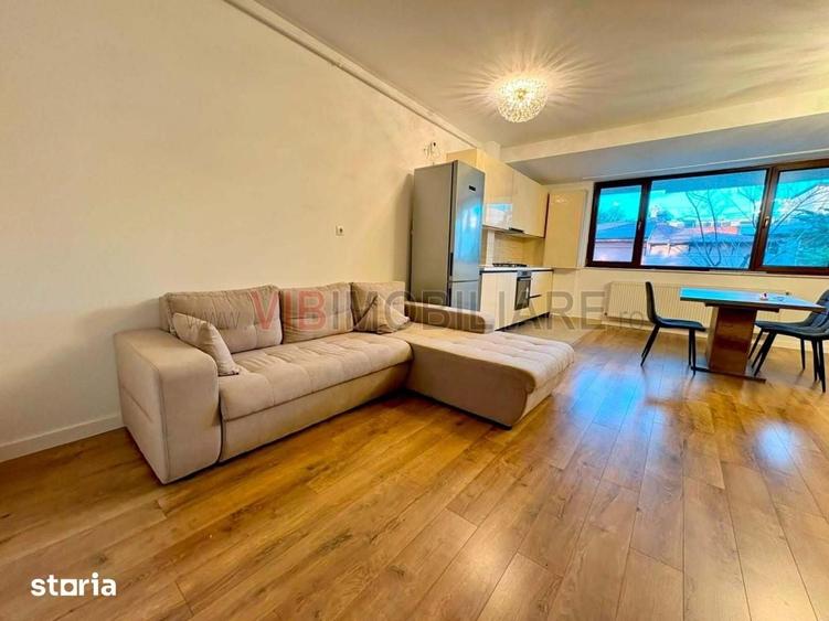 Apartament cu 3 camere semidecomandat în Crângași