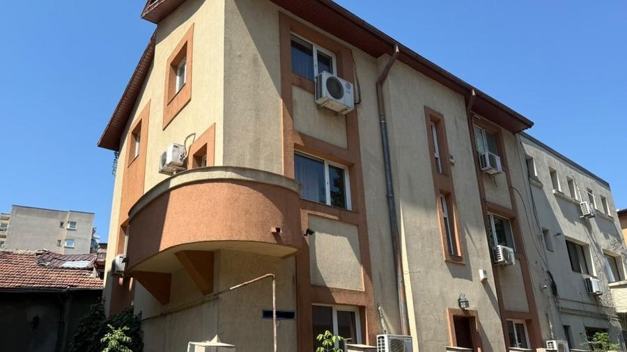 Casă individuală cu 8 camere cu Teren 200 Mp în Unirii