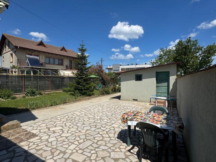 Casă individuală cu 6 camere cu Canalizare în Lazu
