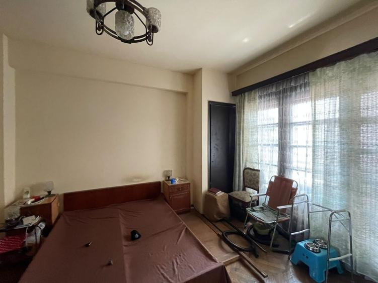 Apartament cu 4 camere, mobilat în Calea Victoriei