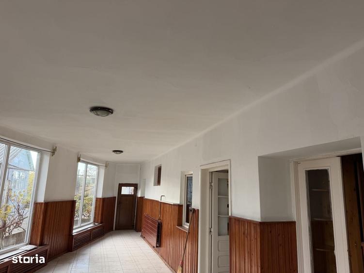 Casă cu 3 camere în Central