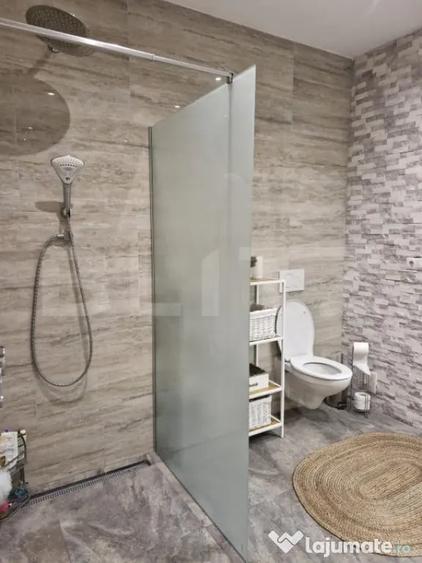 Apartament cu 4 camere semidecomandat în Central