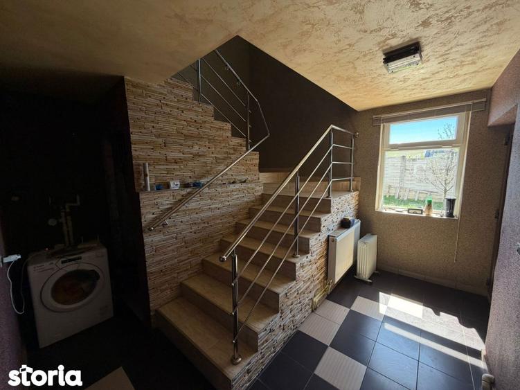 Casă cu 4 camere cu Canalizare în Pielești