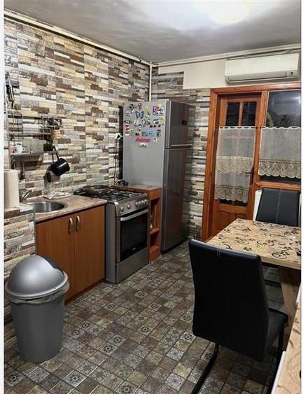 Apartament cu 2 camere decomandat, mobilat în Aradului